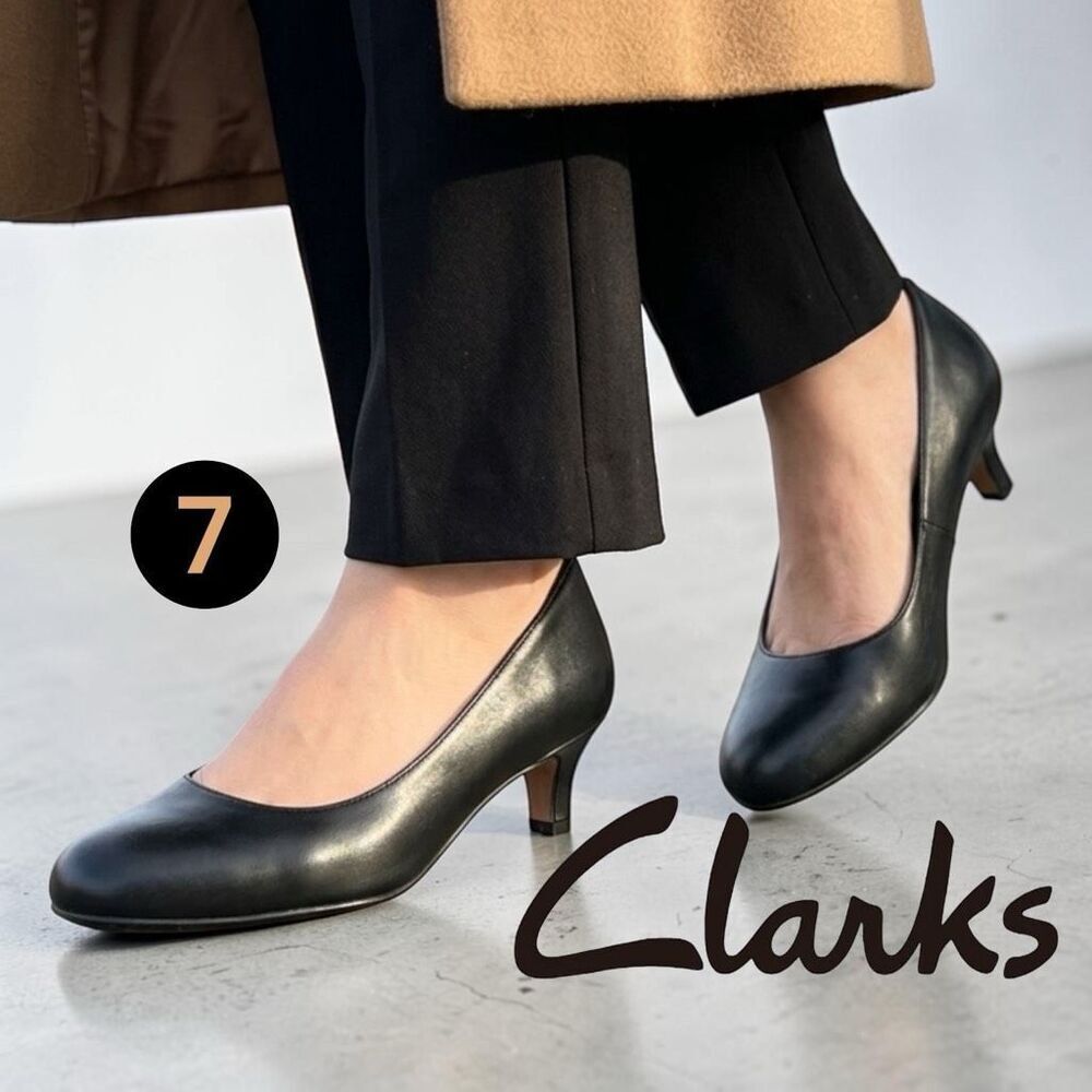 Clarks Women's Heavenly Almond Toe Kitten Heel Slip-On Pump Black Size 7